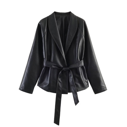 Commuting style with belt and leather jacket eprolo