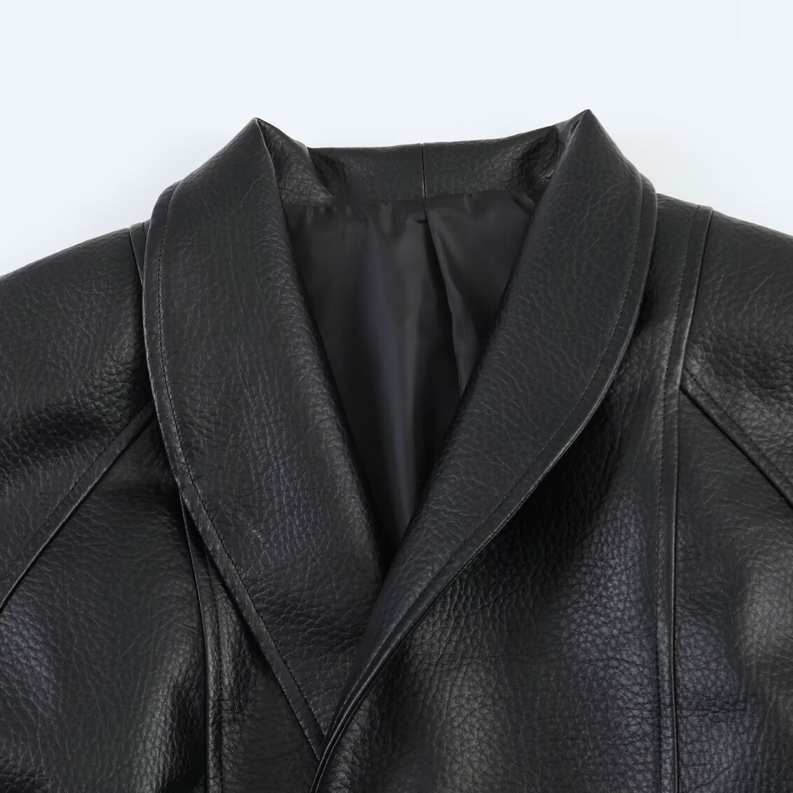 Commuting style with belt and leather jacket eprolo