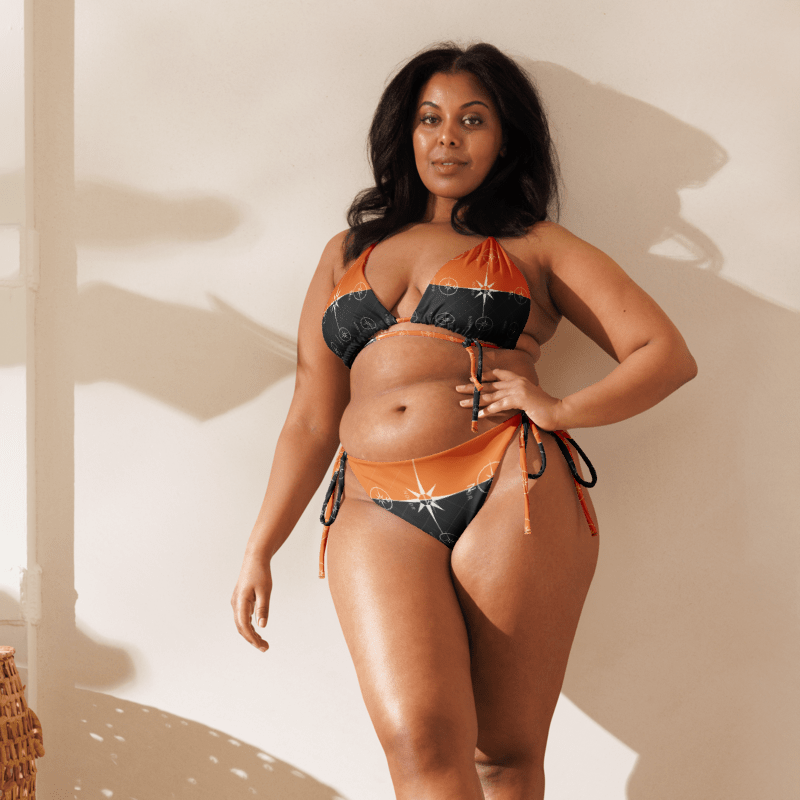 String Bikini mit All-Over-Druck NORÐR Clothing