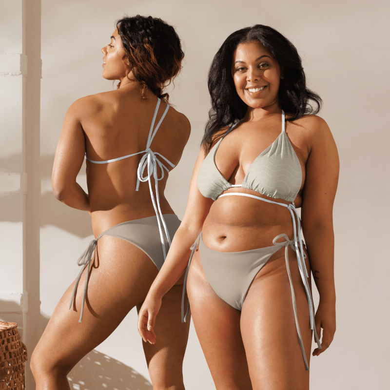 SUÐR '26 Triangel-Bikini-Top – Wellen Sand NORÐR Clothing