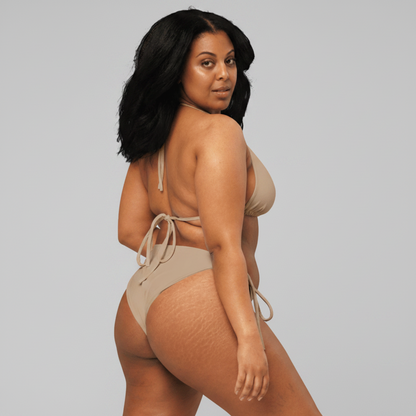 SUÐR '26 Triangel-Bikini-Top – Wellen Sand NORÐR Clothing