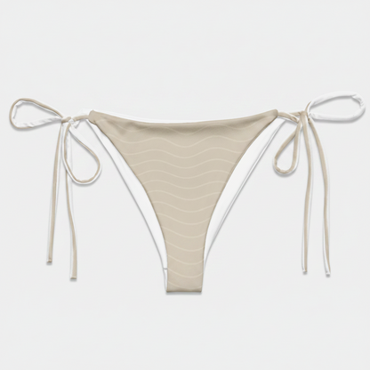 SUÐR '26 String-Bikini-Unterteil – Wellen Sand NORÐR Clothing
